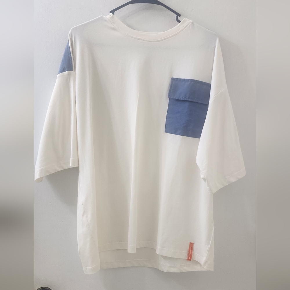Men's White and Blue Pocket T-Shirt, Size Medium, Cotton.‎